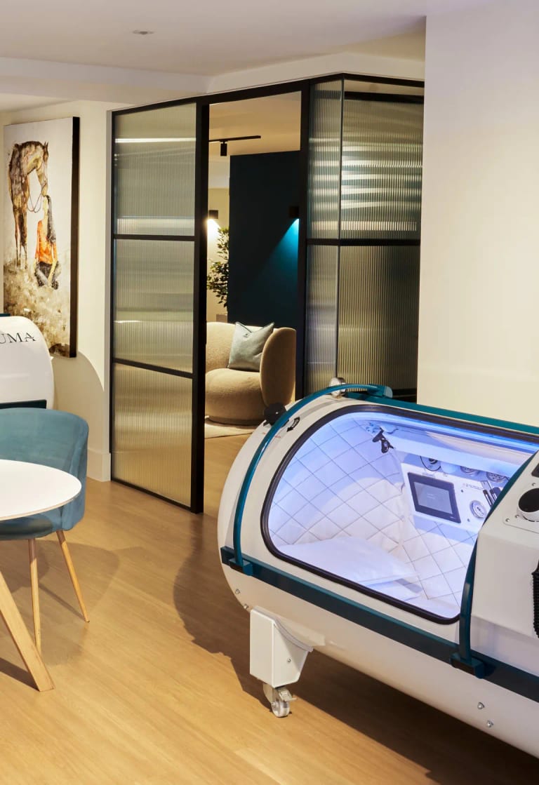 A hyperbaric oxygen therapy chamber room