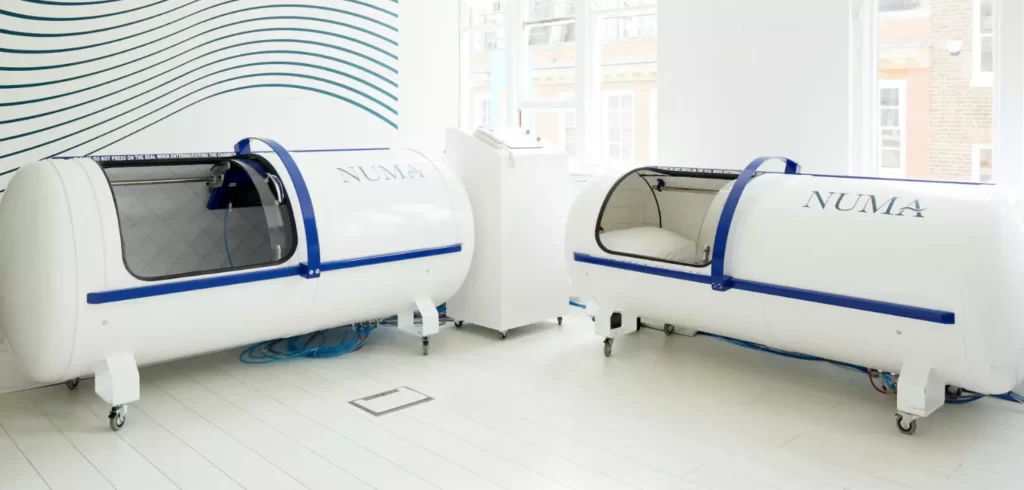 hyperbaric chamber with a view of the inside and outside, placed in numa clinic in london